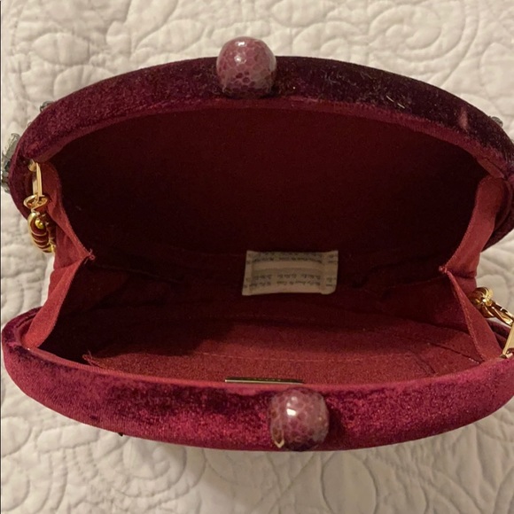 A purse - Picture 4 of 4